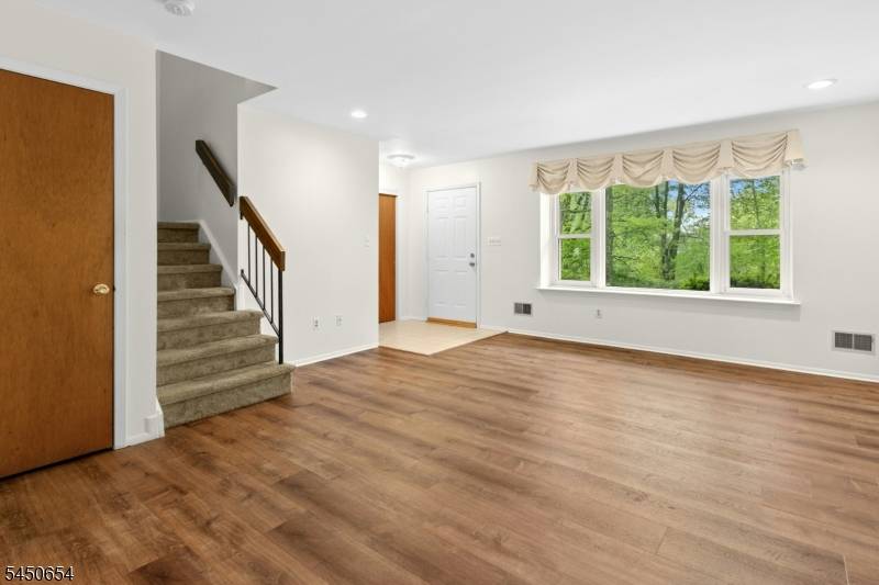 12 Harwich Ct, Scotch Plains Twp., NJ 07076