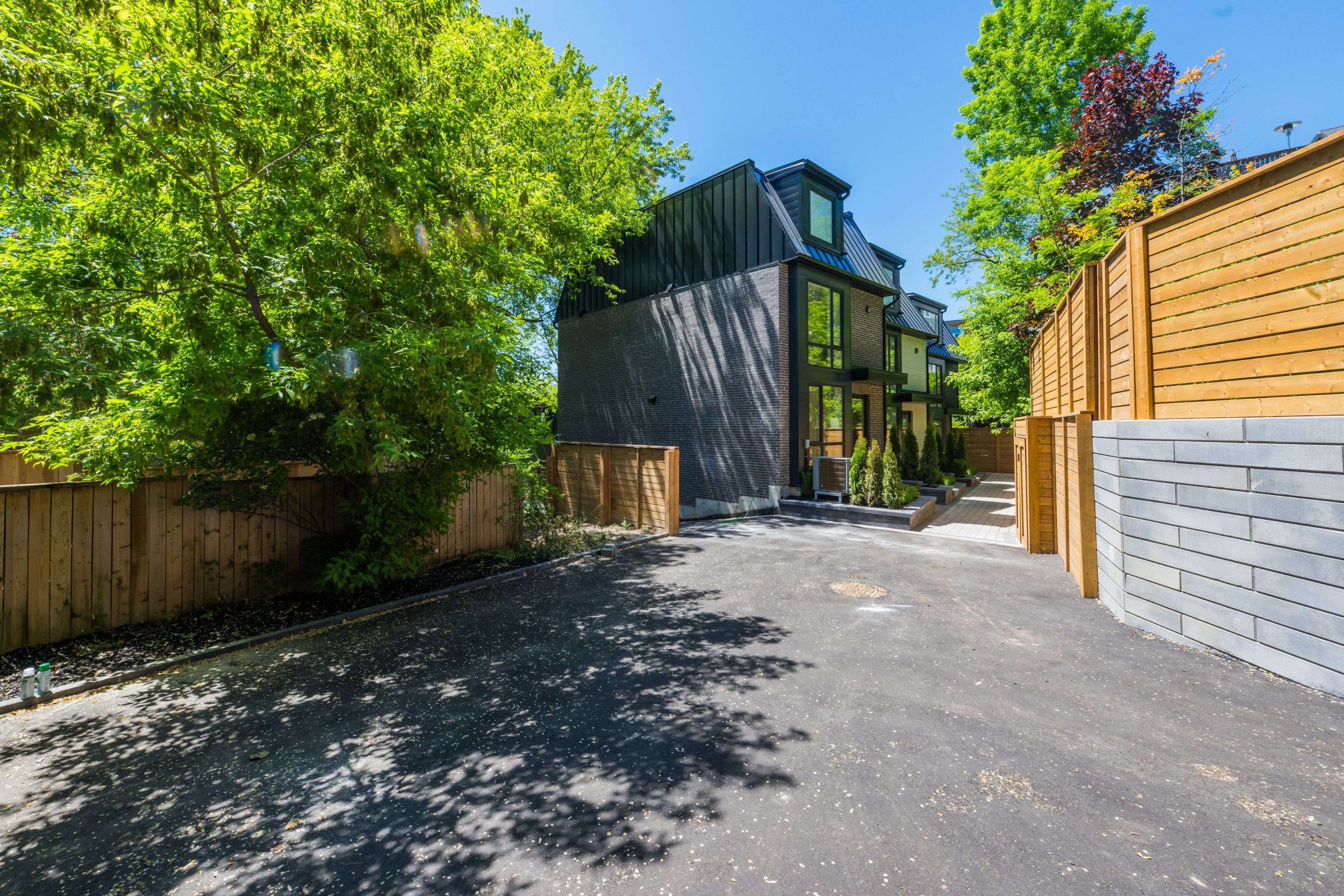 350 Lee AVE, Toronto E02, ON M4E 2P8