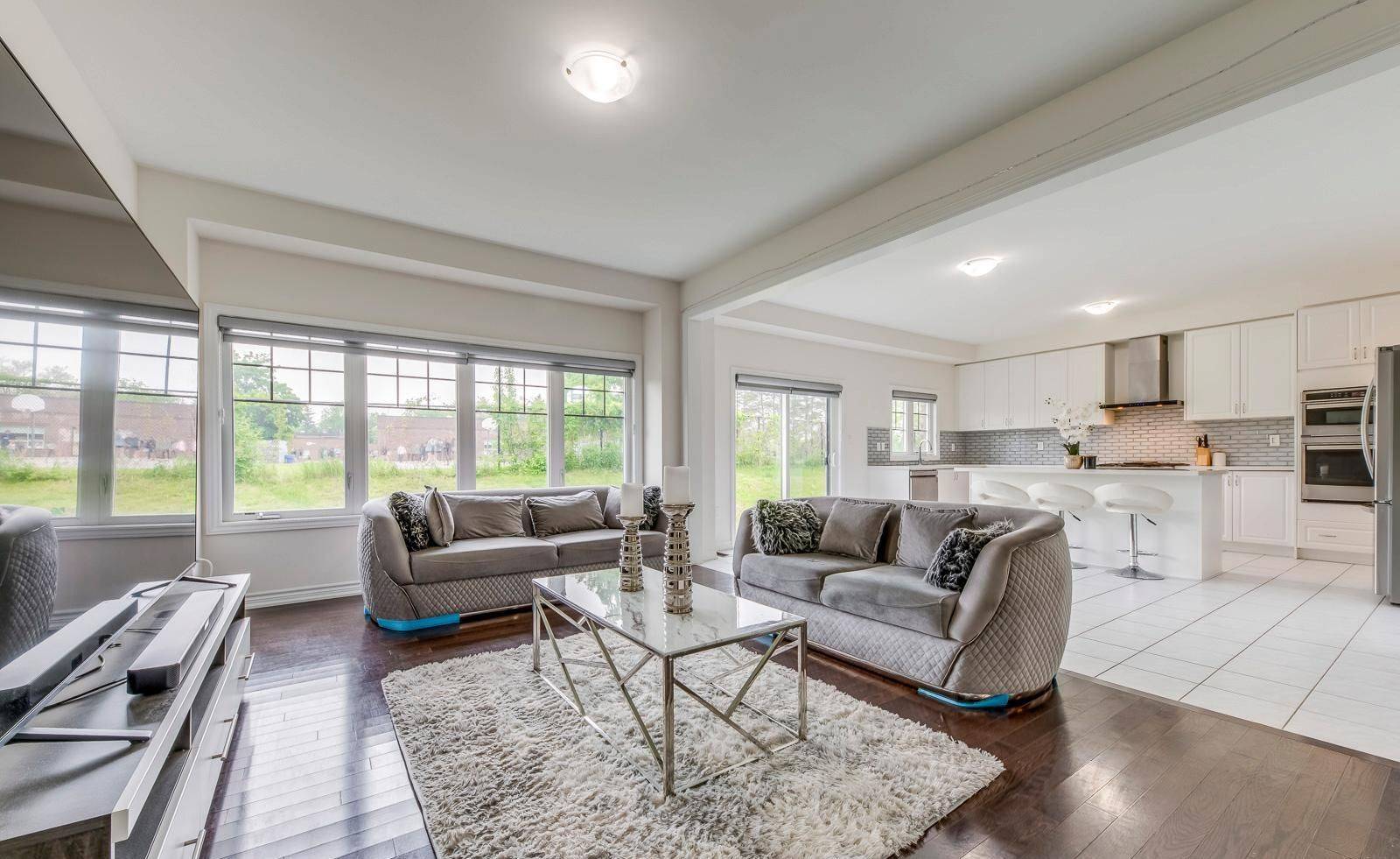 286 Danny Wheeler BLVD, Georgina, ON L4P 0J9