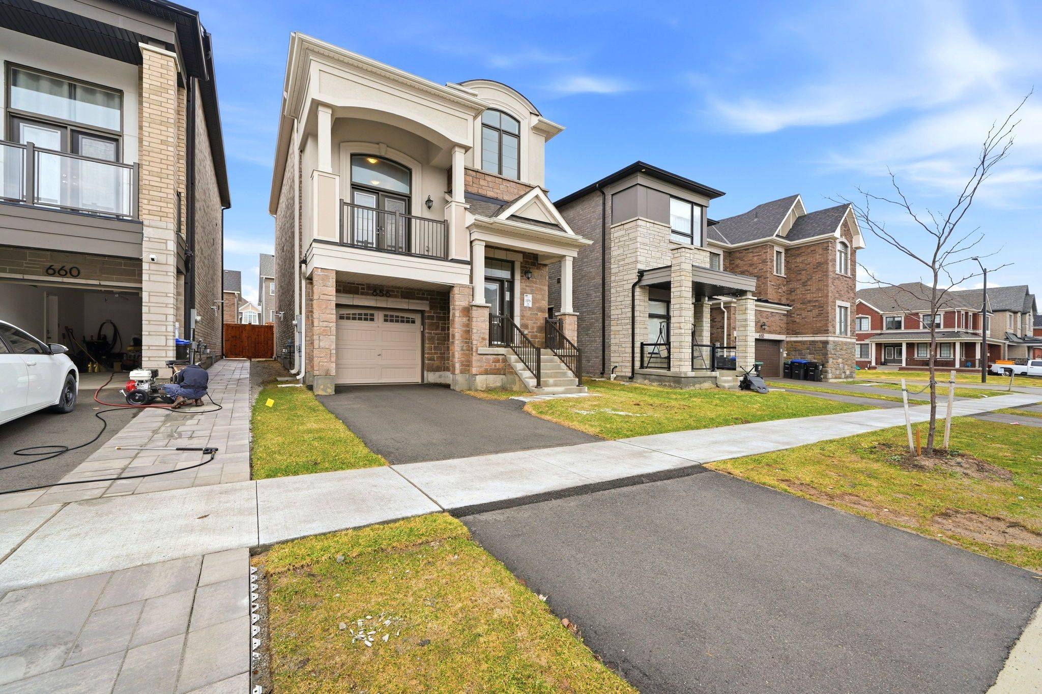 656 Newlove ST, Innisfil, ON L9S 0R8