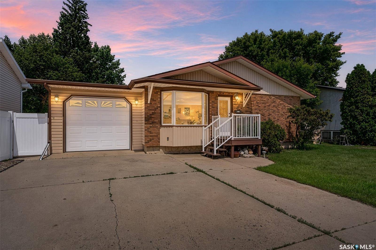1154 Warner STREET W, Moose Jaw, SK S6H 6L2