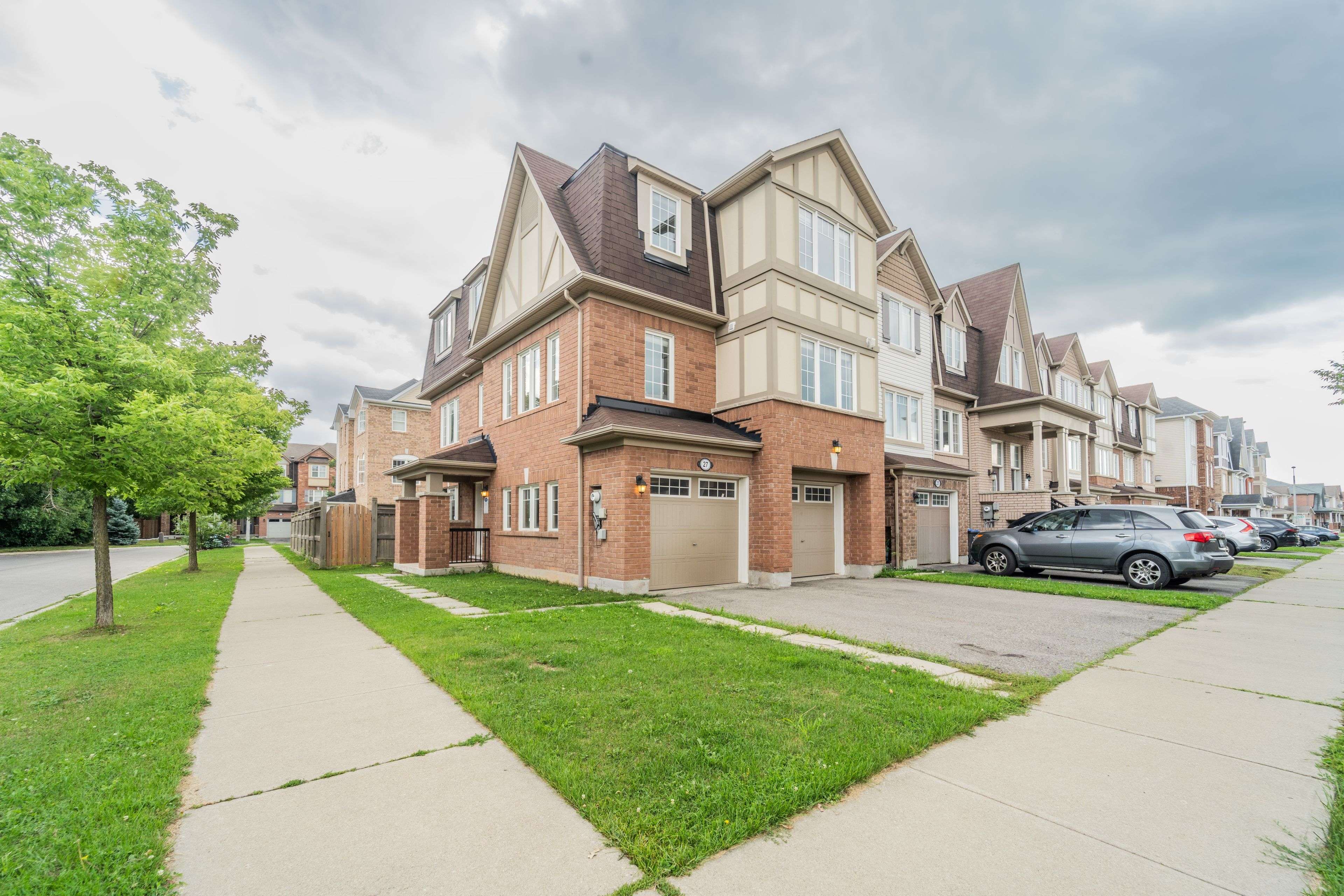 27 Midhope WAY, Brampton, ON L6Y 5W6
