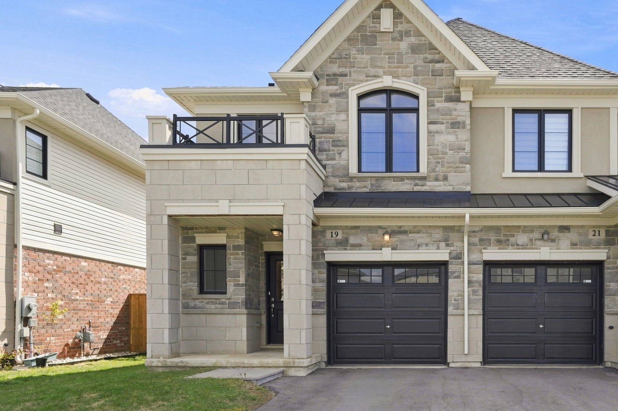 19 Mia DR, Hamilton, ON L9B 0K1