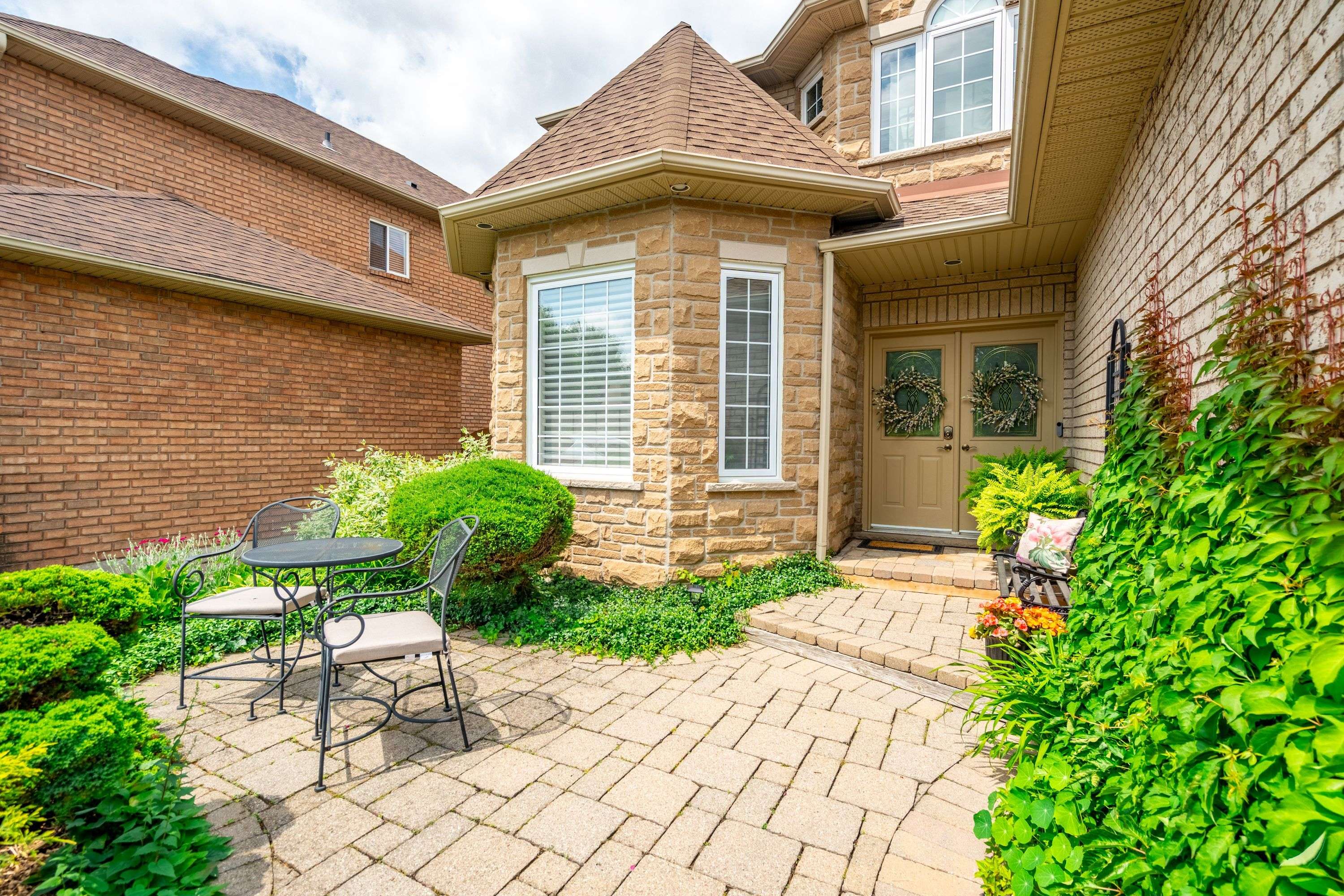 26 Shadetree CRES, Hamilton, ON L8J 3X2