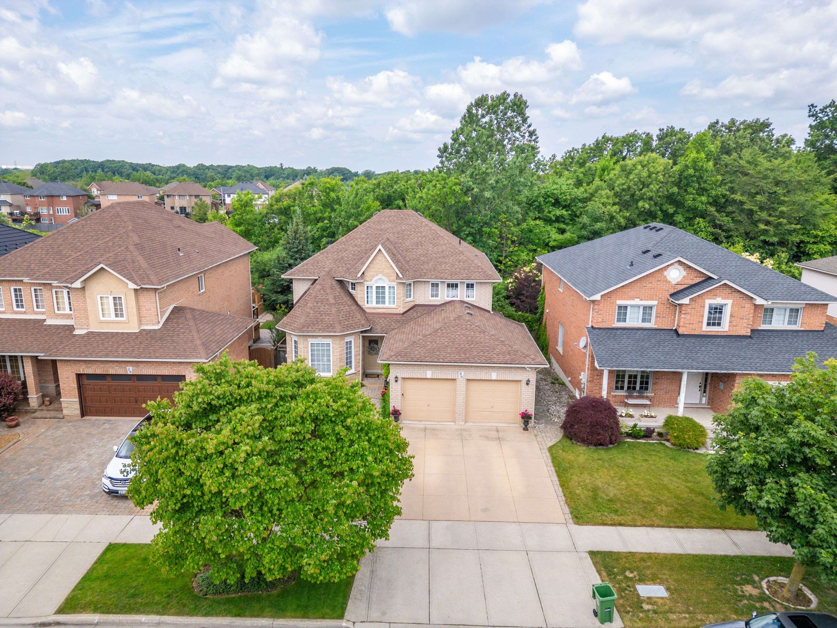 26 Shadetree CRES, Hamilton, ON L8J 3X2