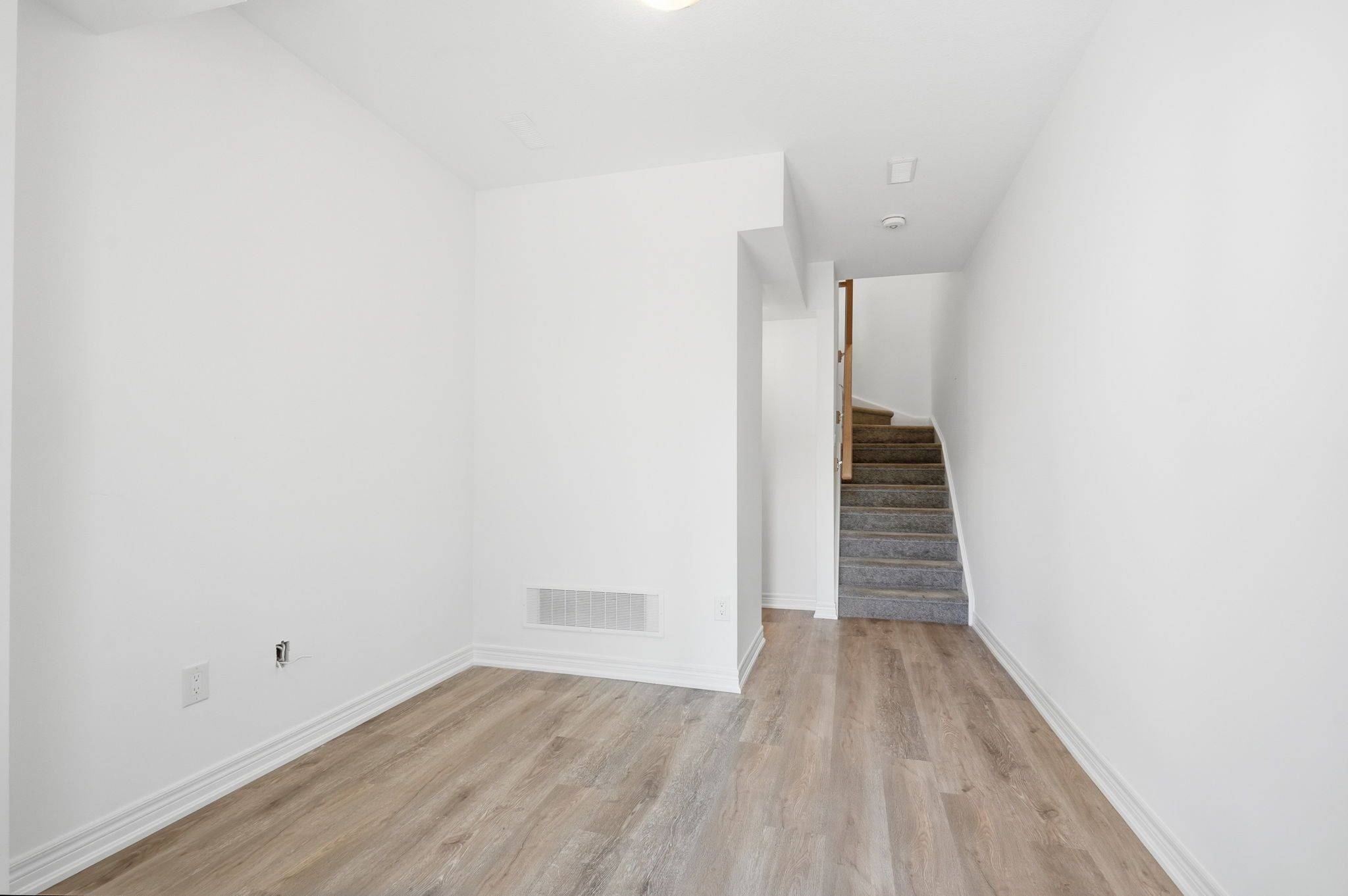 19 Roxanne DR #119, Hamilton, ON L8H 0B6