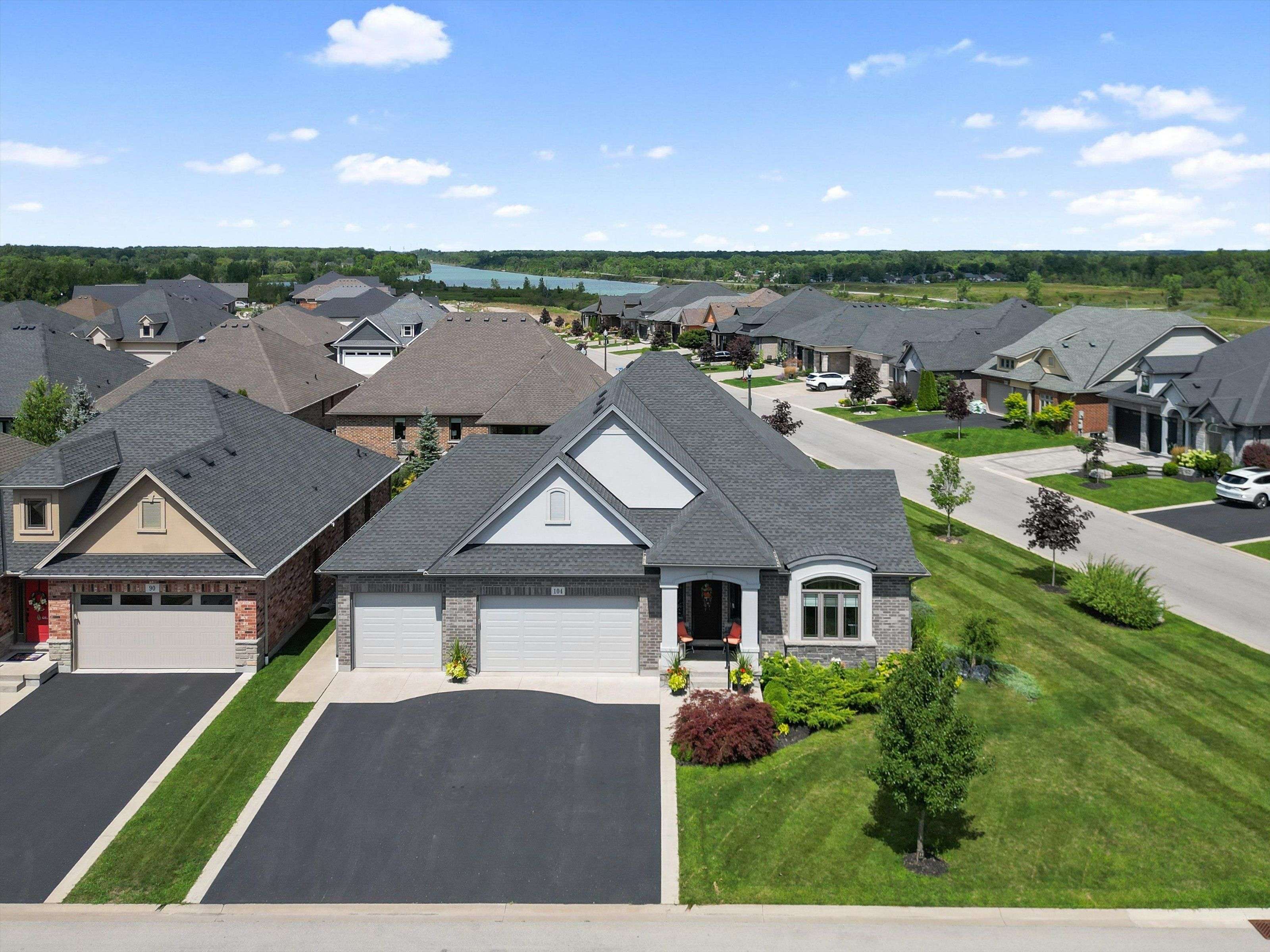 104 Berwick TRL, Welland, ON L3B 0C8