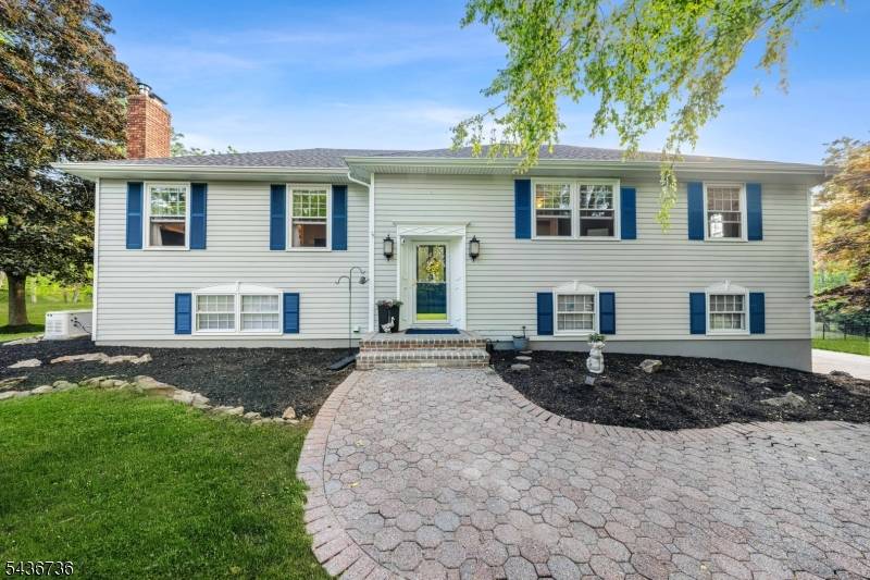 97 Beacon Hill Rd, Washington Twp., NJ 07830