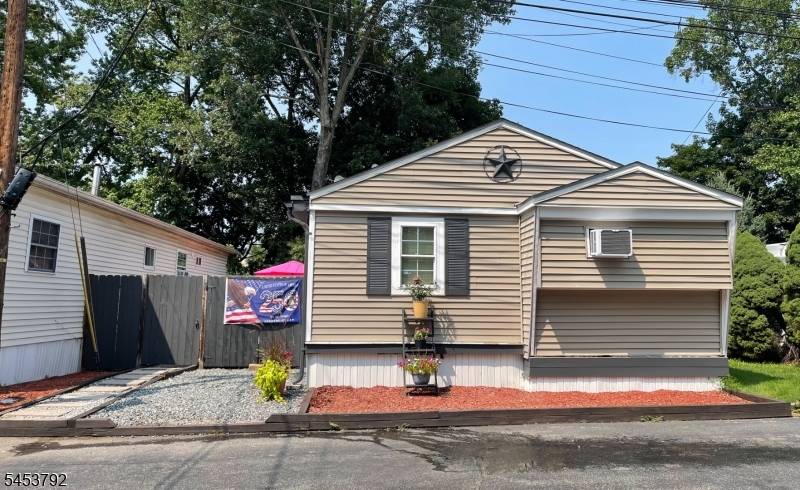 61 Travelo Dr, Wayne Twp., NJ 07470