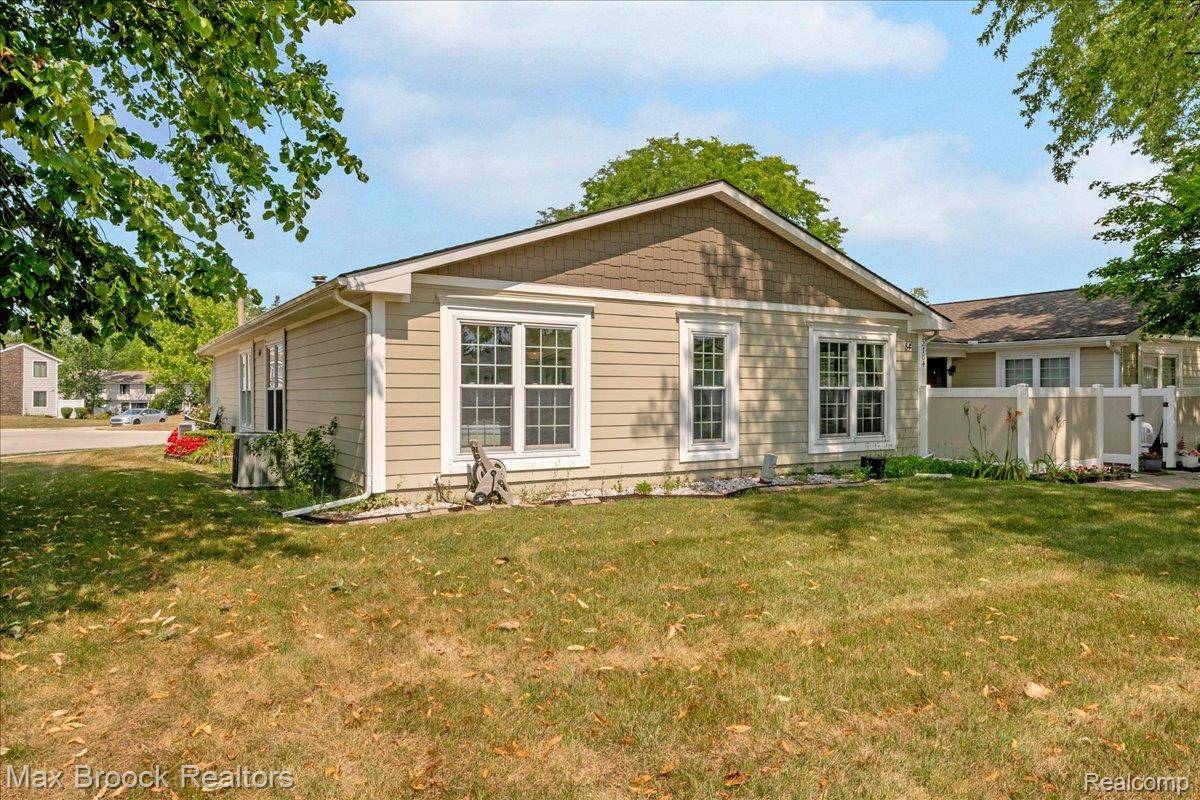 22704 Cortes ST, Novi, MI 48375