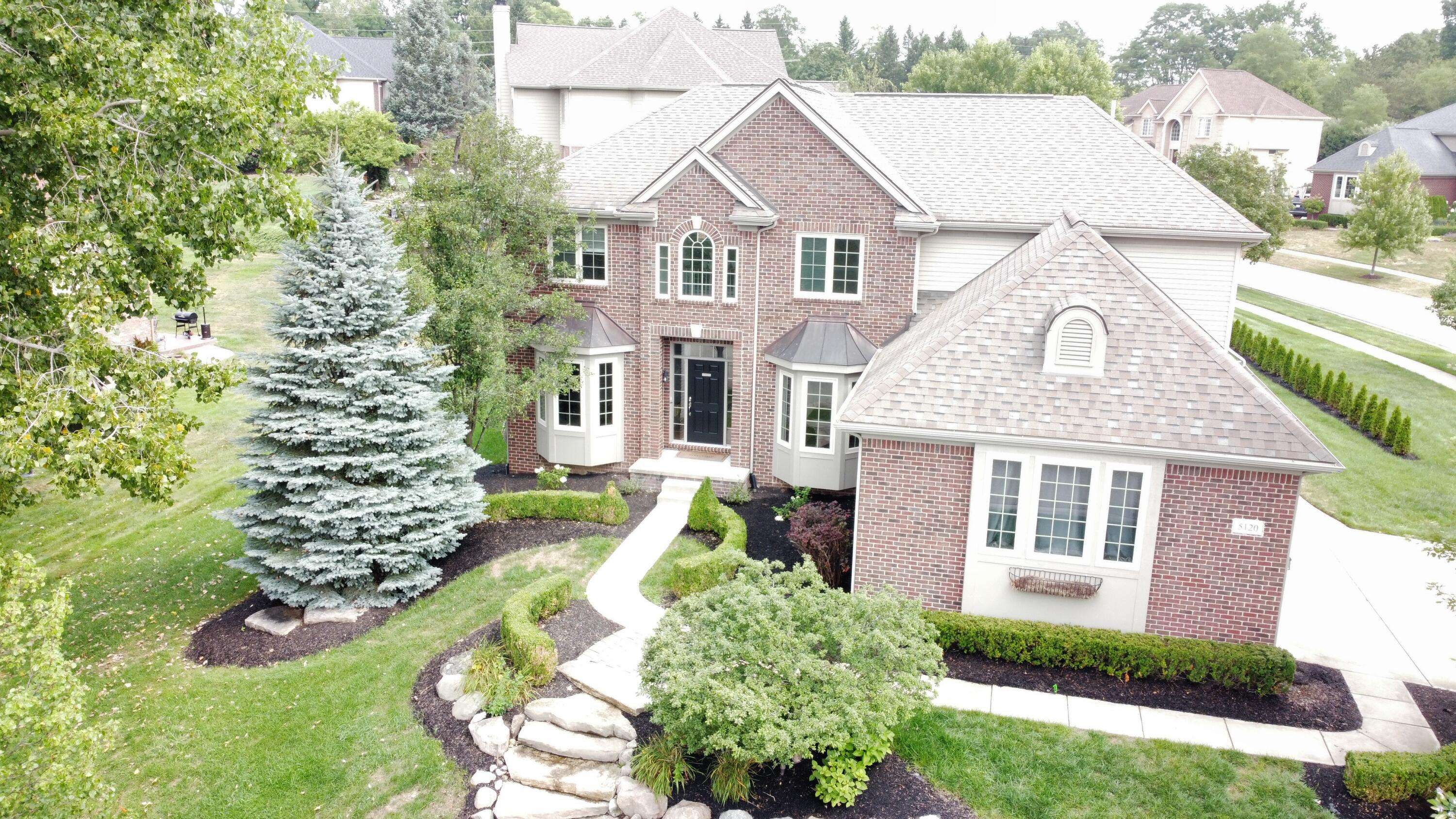 5120 Parkgate DR, Commerce Twp, MI 48382