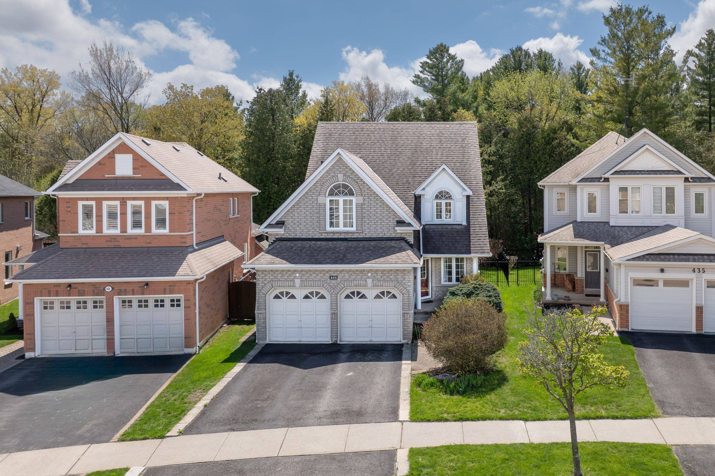 433 Woodsmere CRES, Pickering, ON L1V 7A4