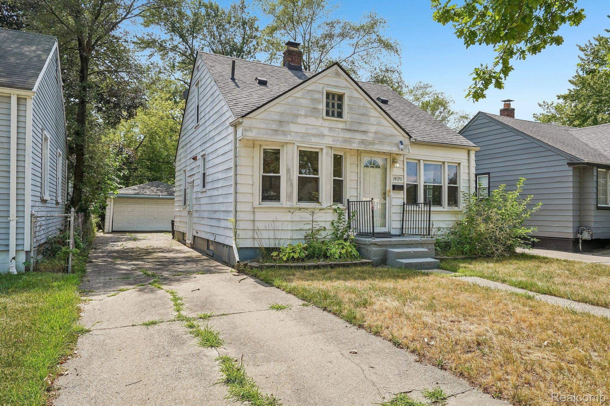 19120 Woodside ST, Harper Woods, MI 48225
