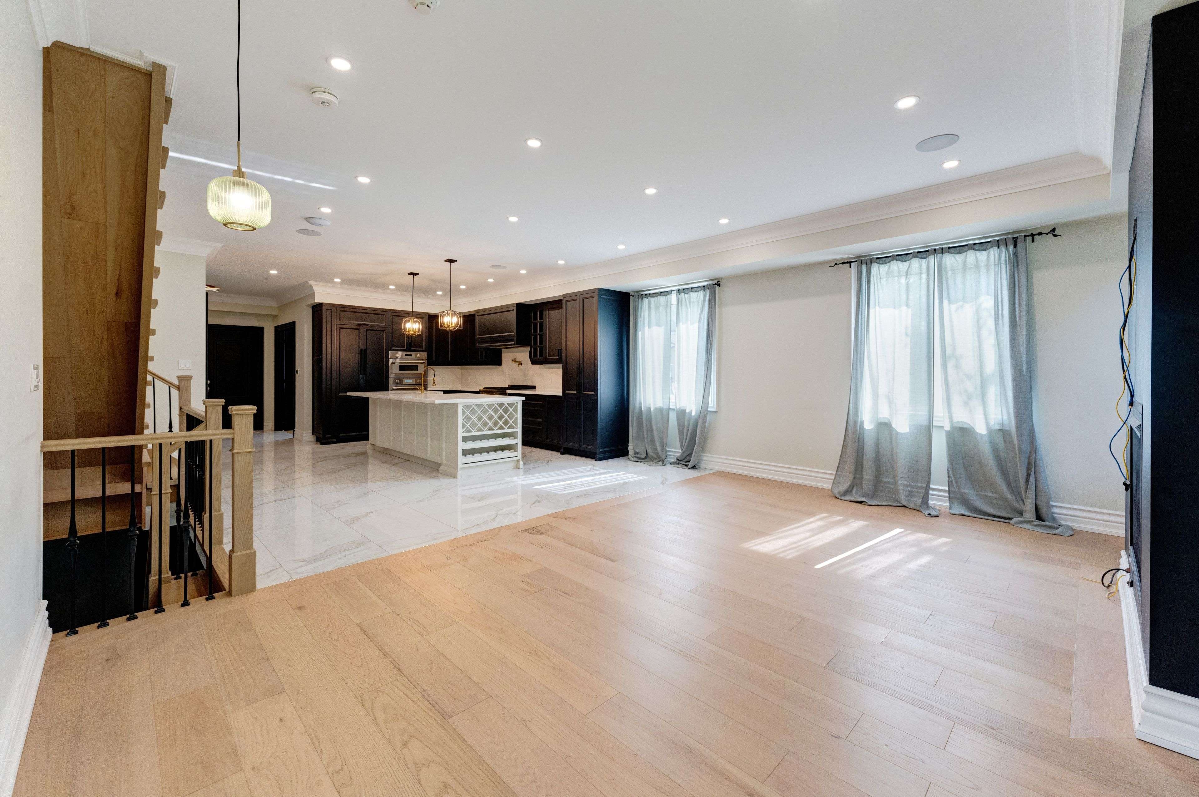 32 Bradfield AVE W, Toronto W08, ON M8Z 2A3