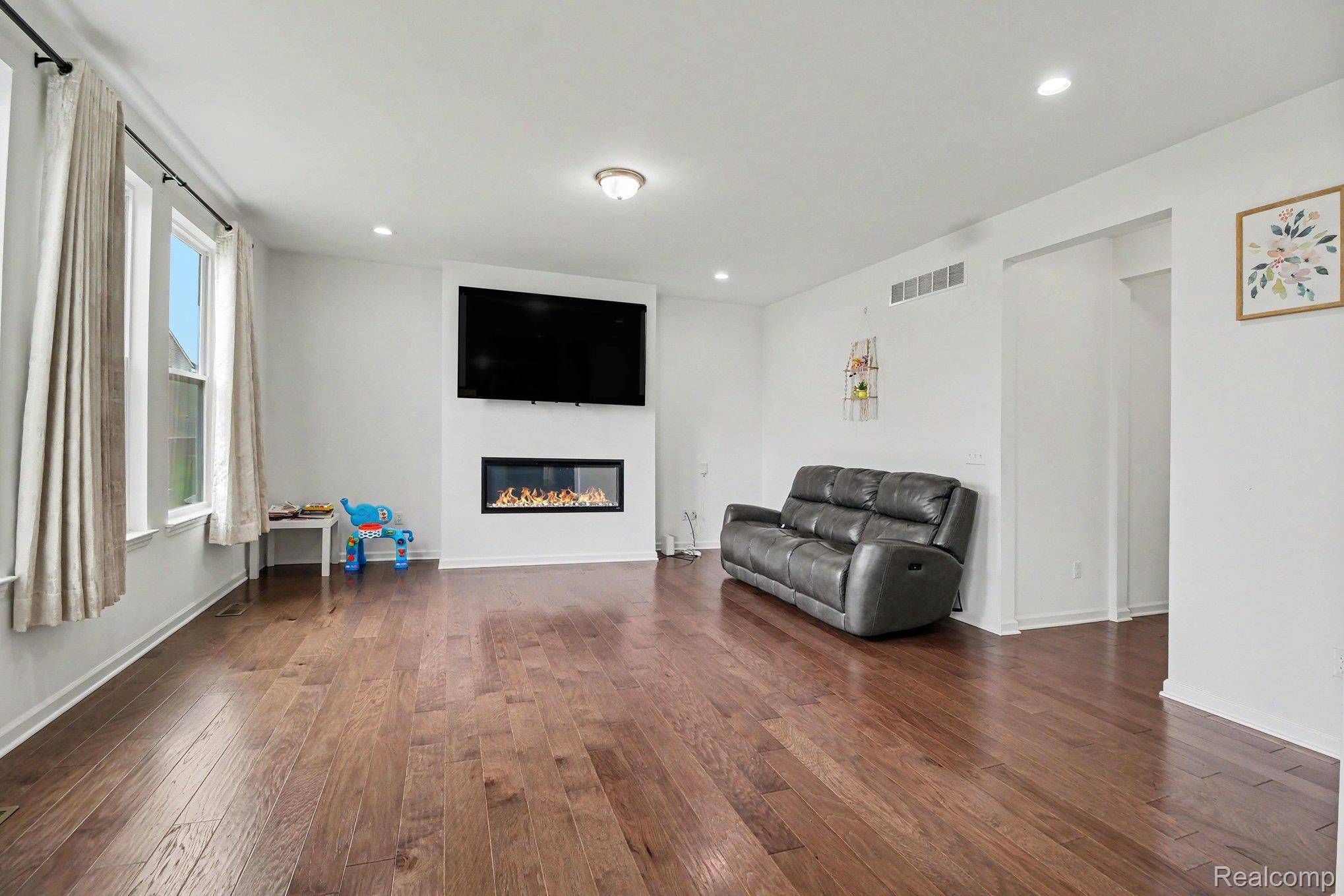 20847 Calabrese DR, Lyon Charter Township, MI 48178
