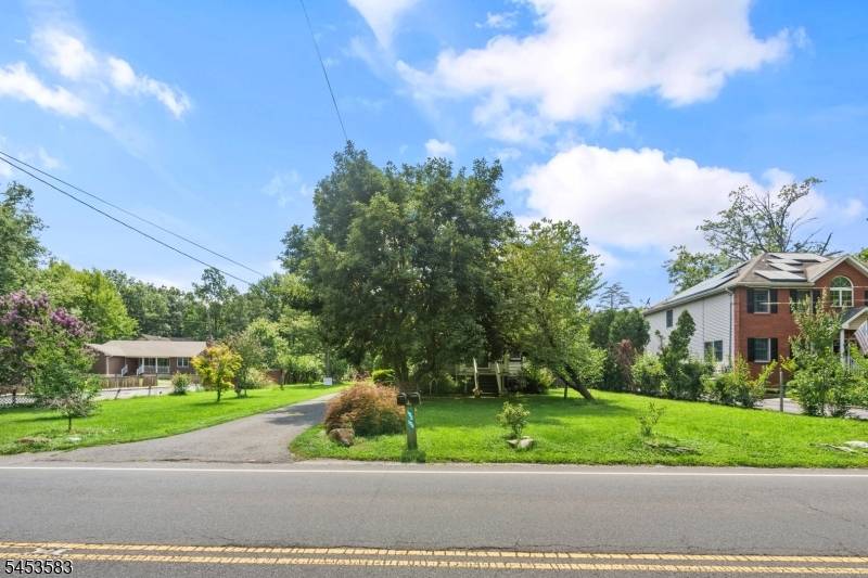 192-194 Deans Ln, South Brunswick Twp., NJ 08852