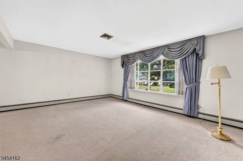 105 VICTORIA DRIVE, Clark Twp., NJ 07066