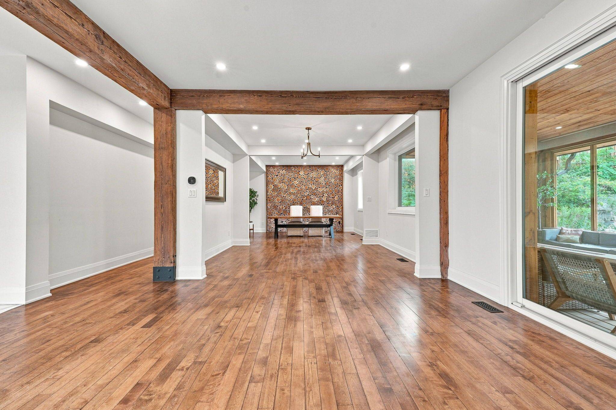 2019 Dundas ST, Burlington, ON L7P 0S8