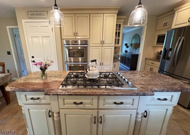 77 Plum Brook Road, Raritan Twp., NJ 08822