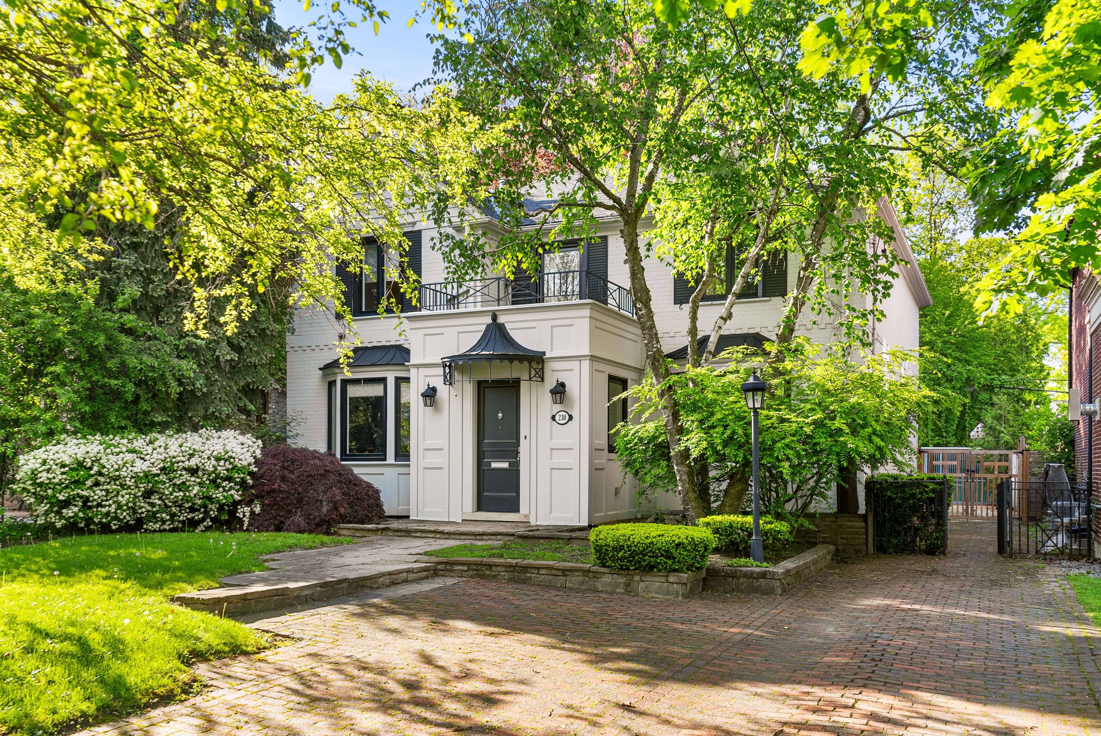 230 Strathallan Wood, Toronto C04, ON M5N 1T4