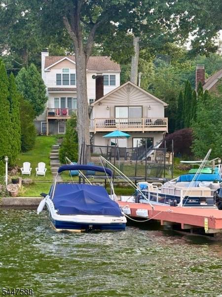 121 Maxim Dr, Hopatcong Boro, NJ 07843