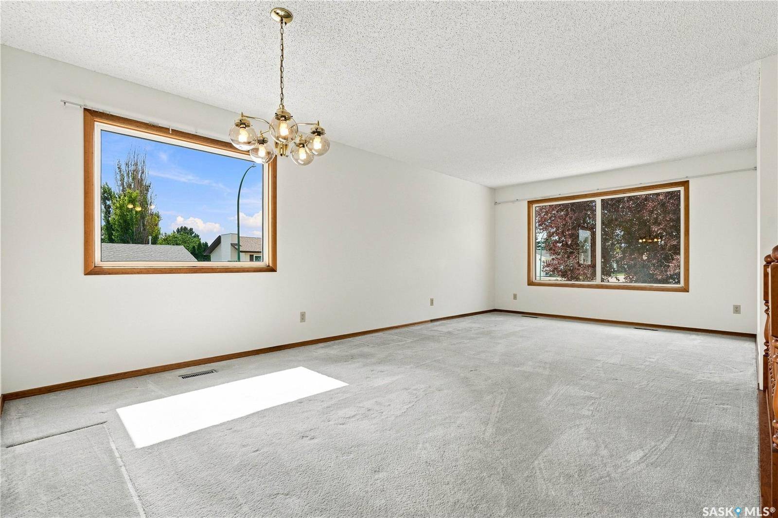 202 Stacey COURT, Saskatoon, SK S7L 7A7