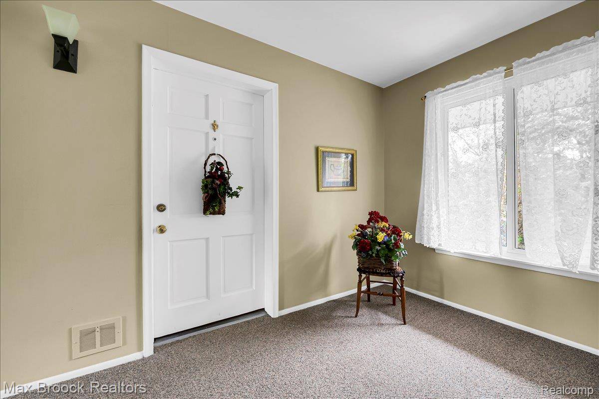 1711 Huntingwood LN #C, Bloomfield Charter Township, MI 48304