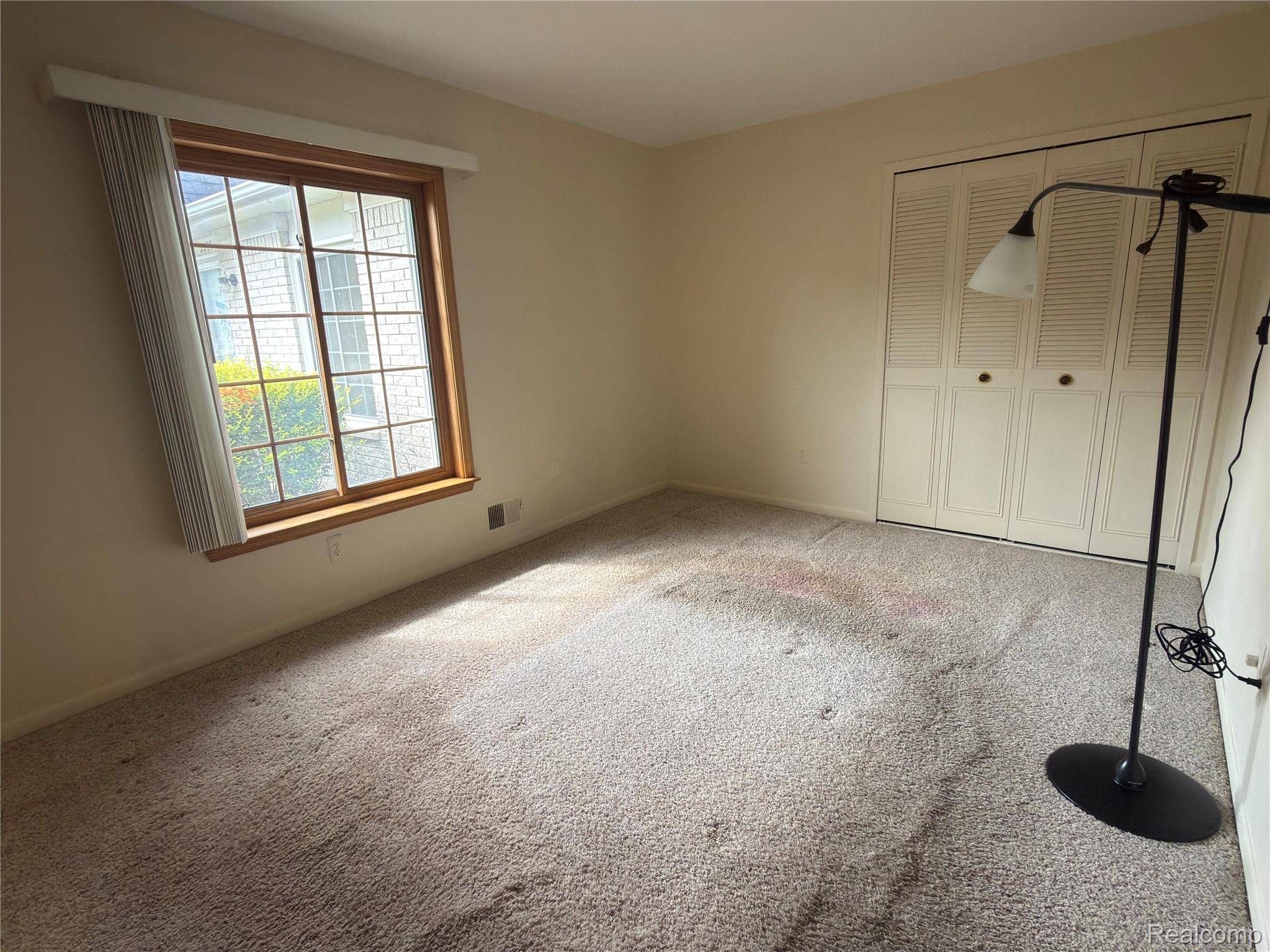 32972 Maple Lane CIR, Warren, MI 48093