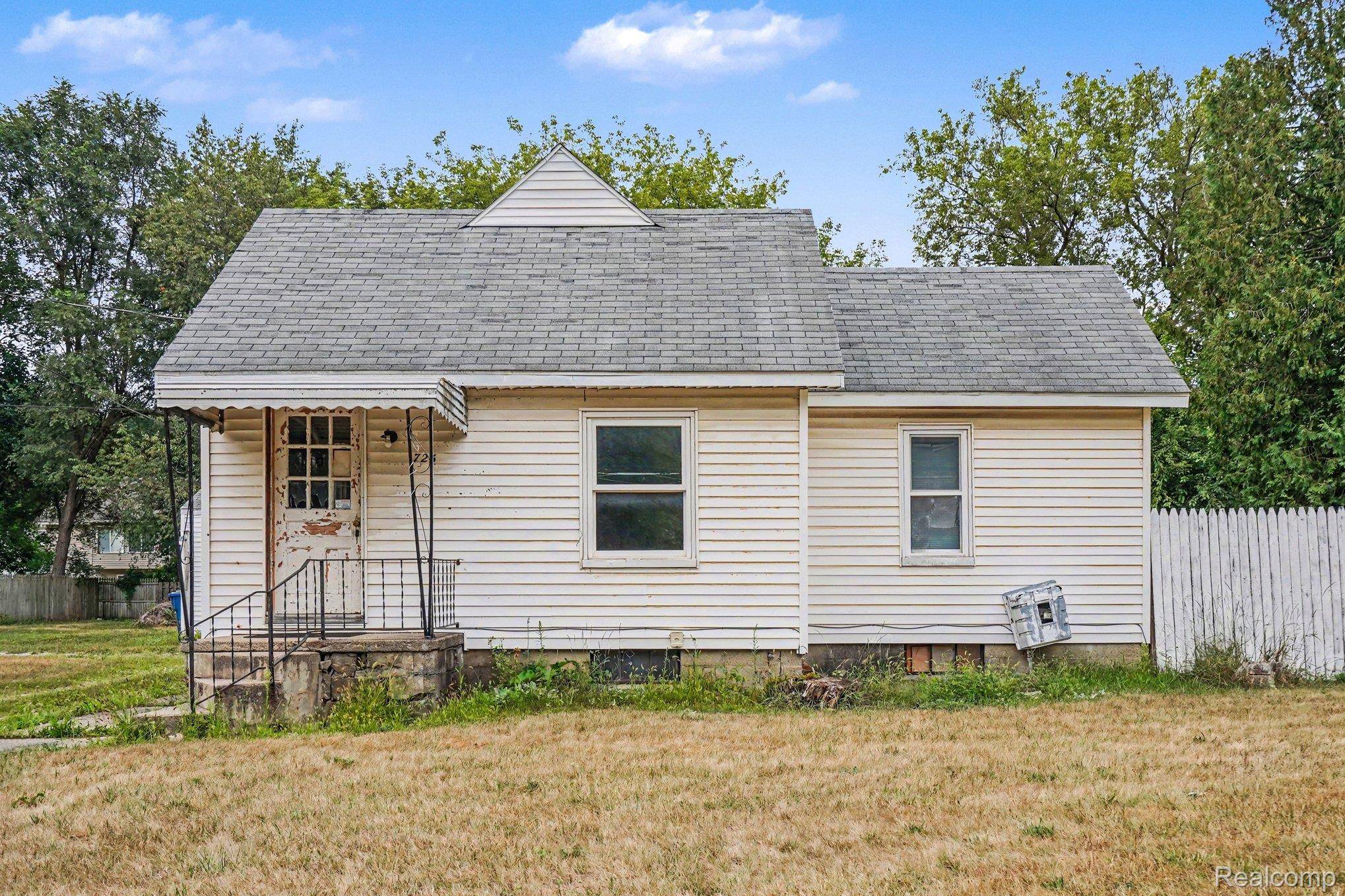 725 E Sherman ST, Holly Village, MI 48442