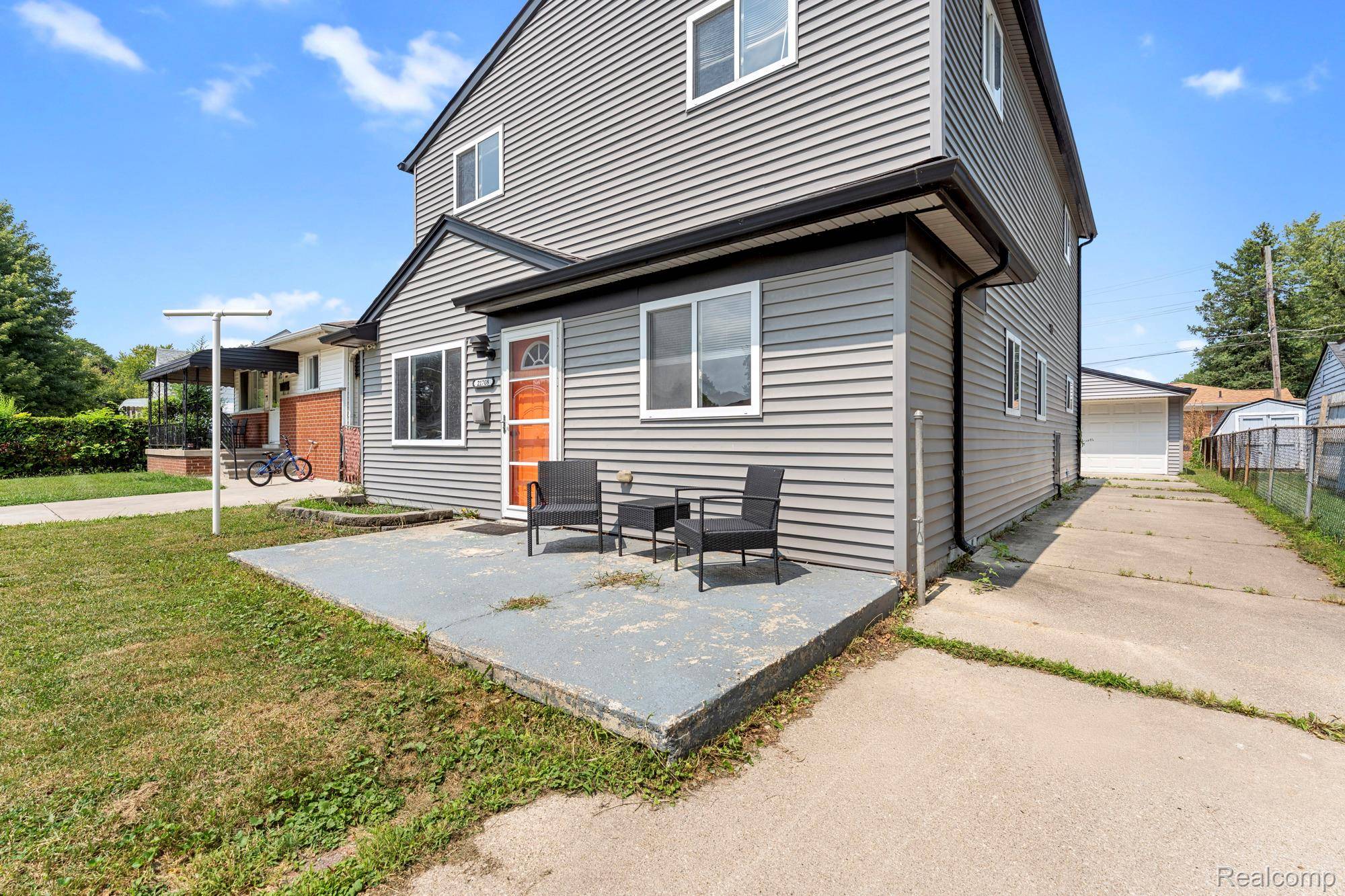 21708 Powers AVE, Dearborn Heights, MI 48125