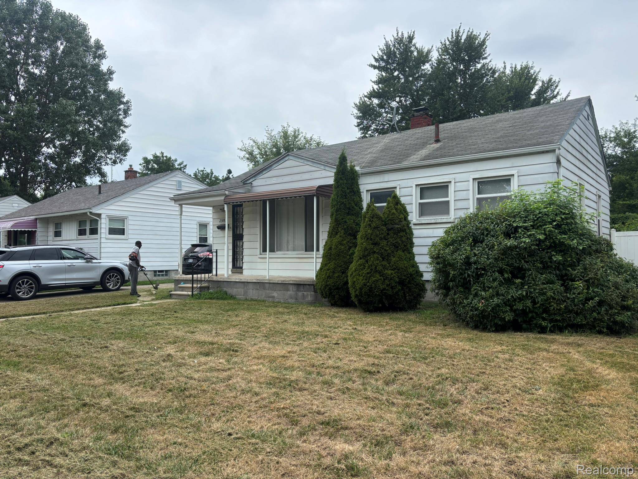 23071 Ithaca ST, Oak Park, MI 48237
