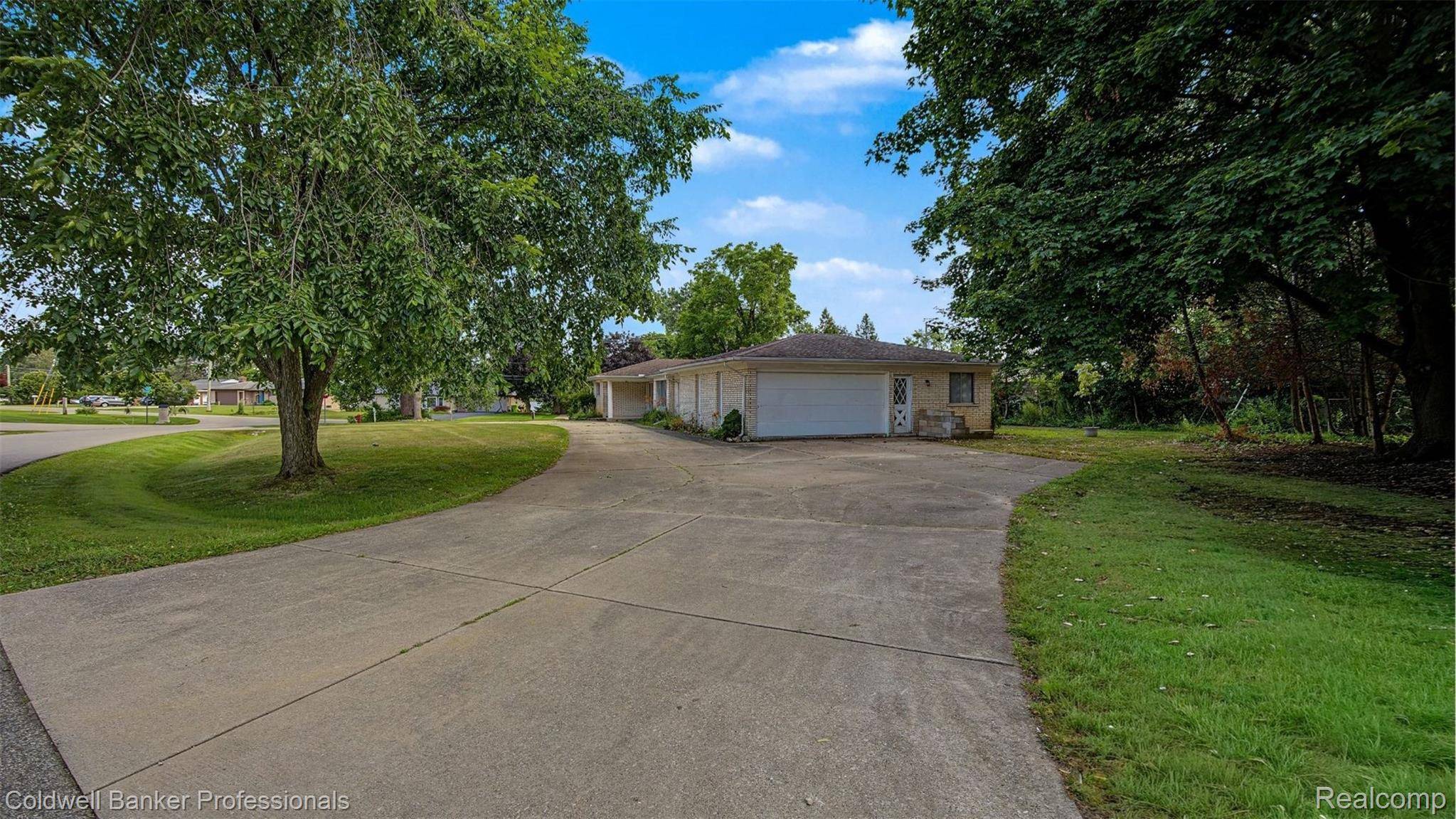 430 Spezia DR, Oxford Charter Township, MI 48371