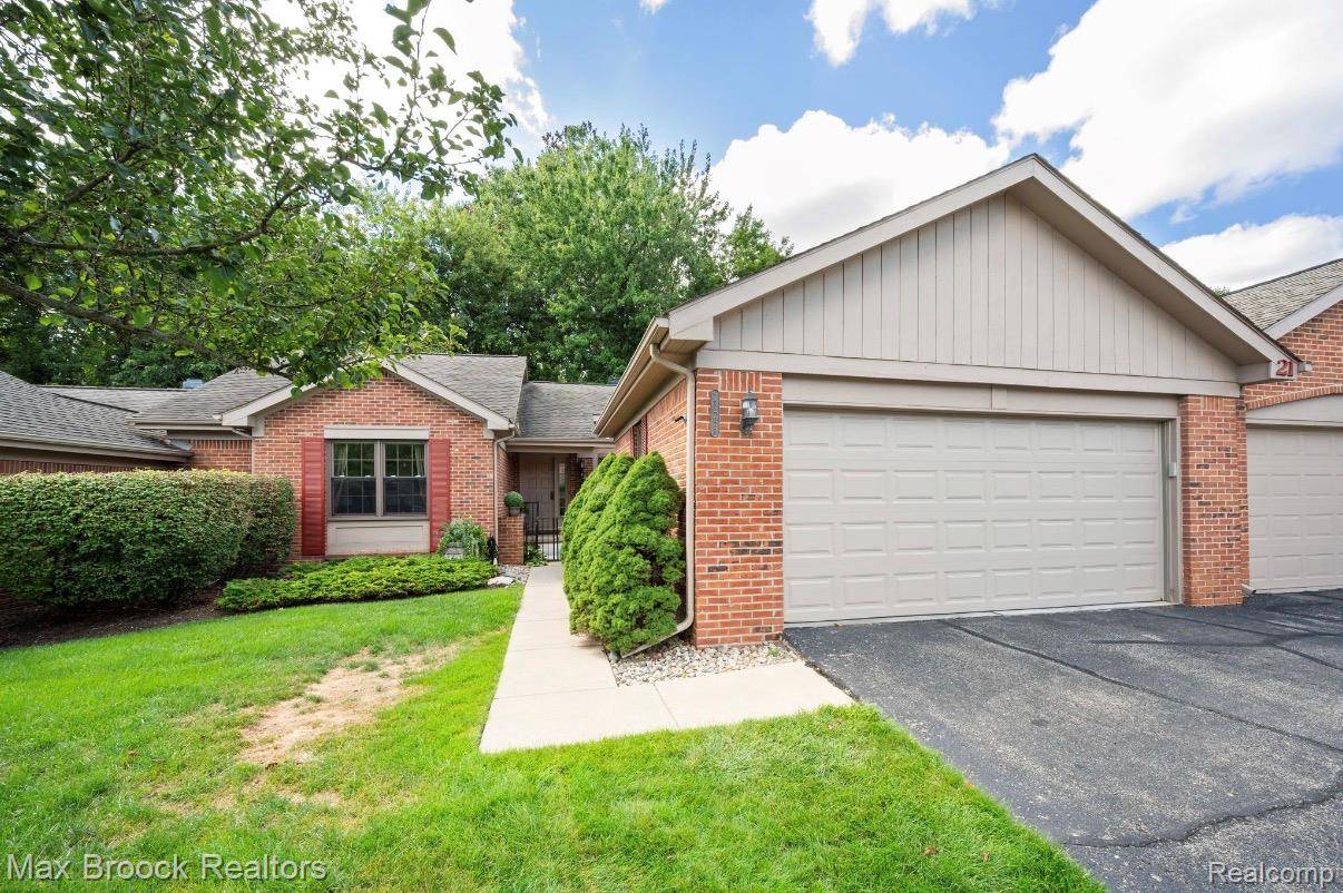 7269 Huntcliff, West Bloomfield Charter Township, MI 48322