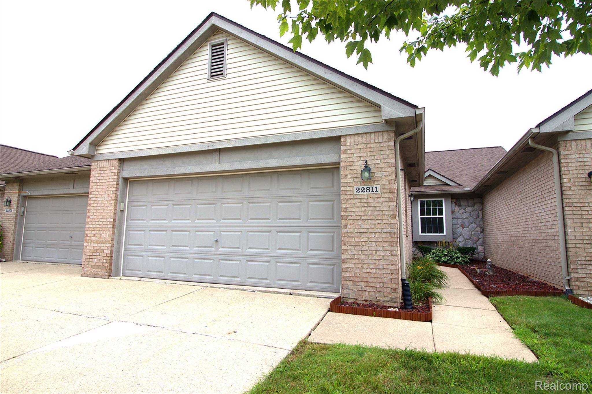 22811 Woodcreek DR, Taylor, MI 48180