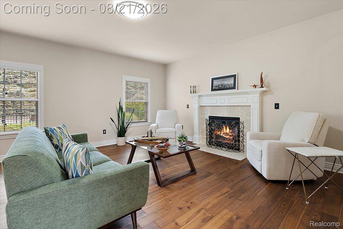 587 Bay Pointe DR, Oxford Village, MI 48371
