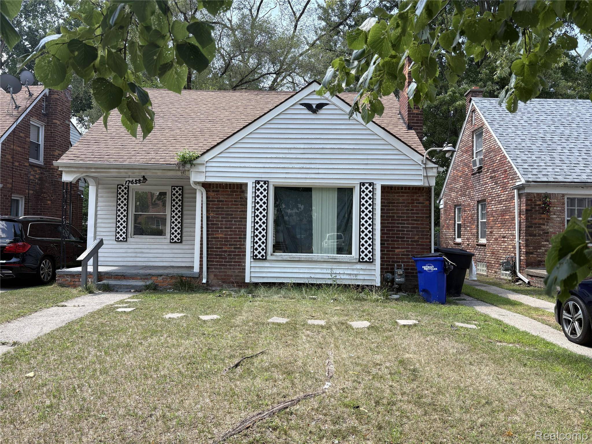 17655 Sunderland RD, Detroit, MI 48219