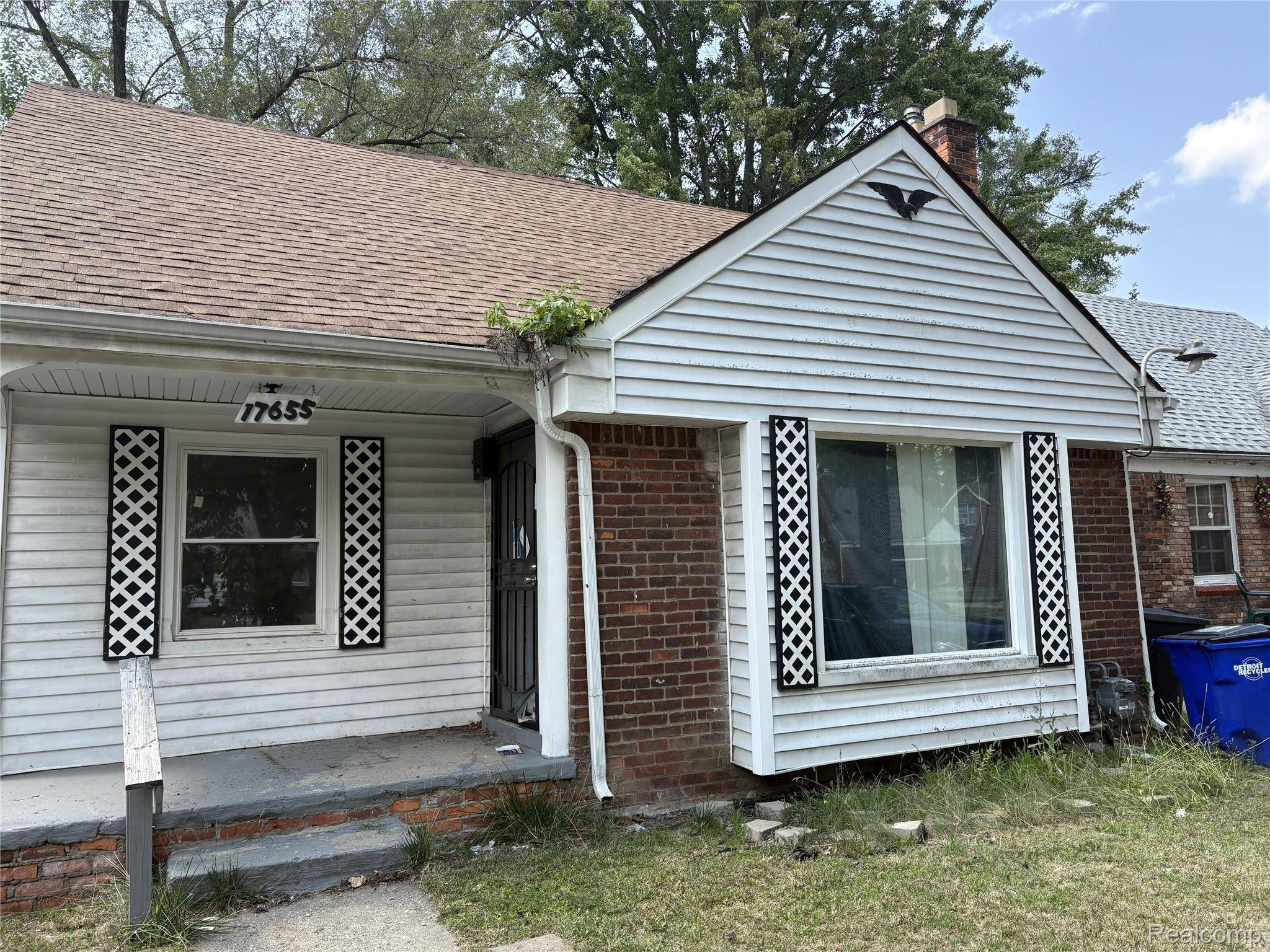 17655 Sunderland RD, Detroit, MI 48219