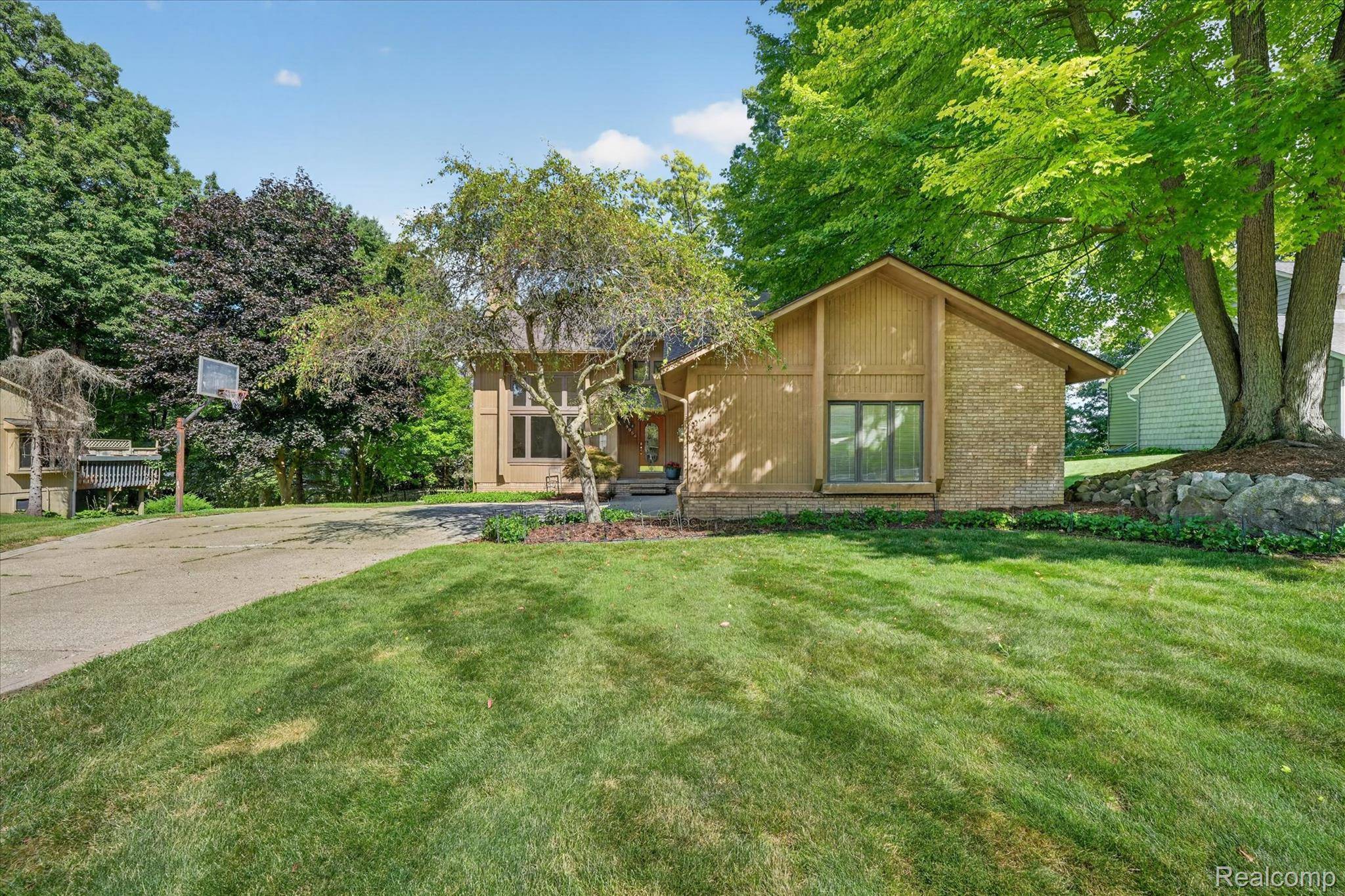 5954 Snow Apple DR, Independence Charter Township, MI 48346