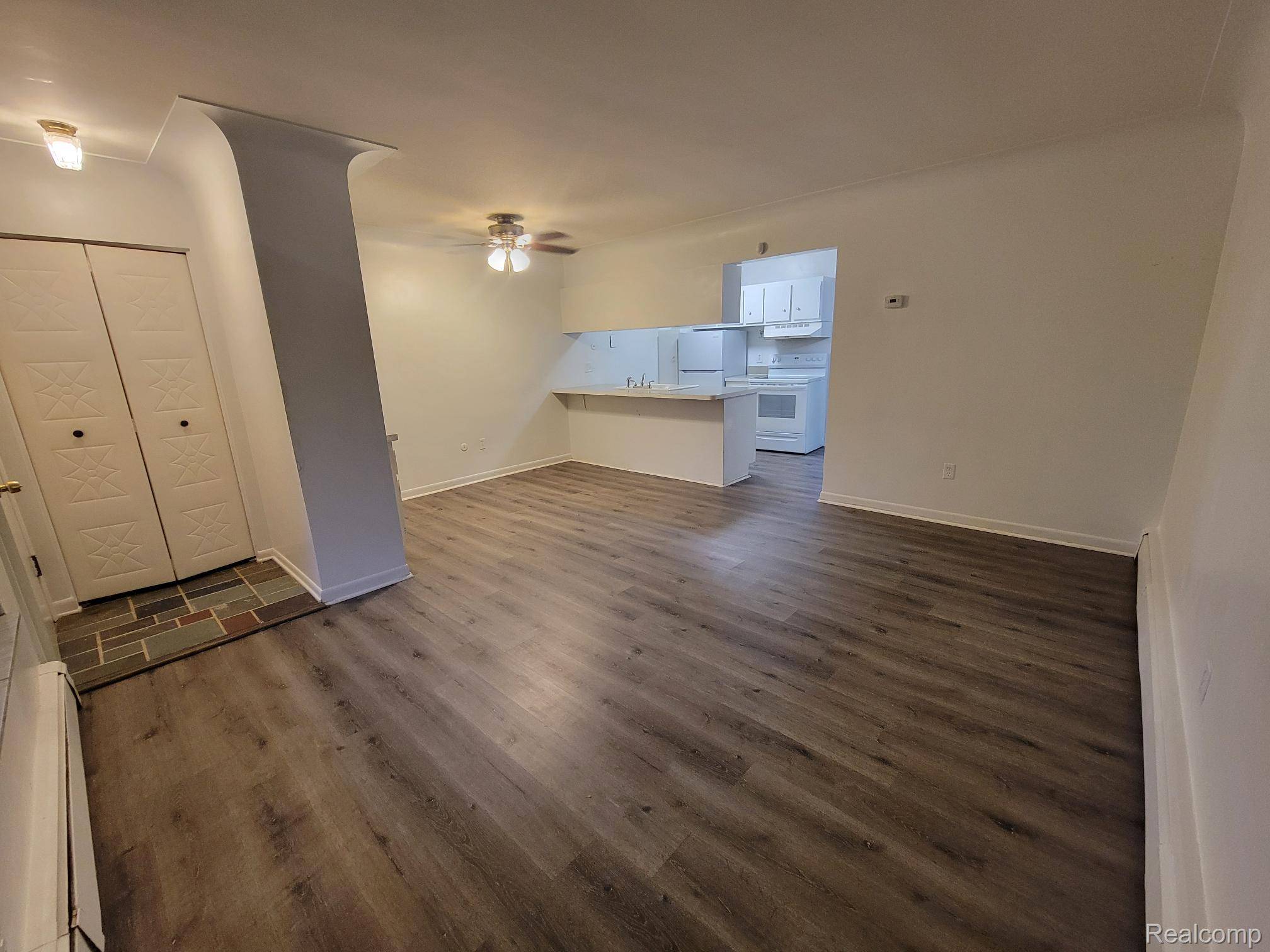 995 N Cass Lake RD #128, Waterford Charter Township, MI 48328