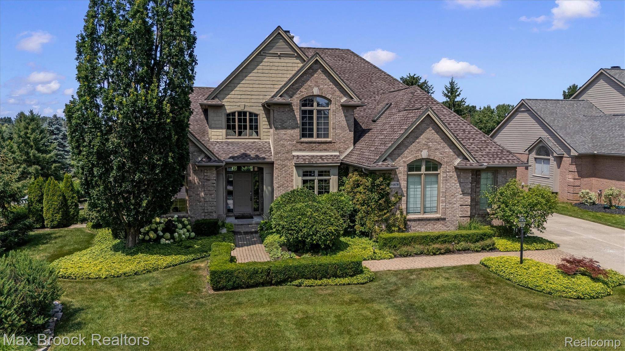 54878 Grenelefe CIR E, Lyon Charter Township, MI 48178