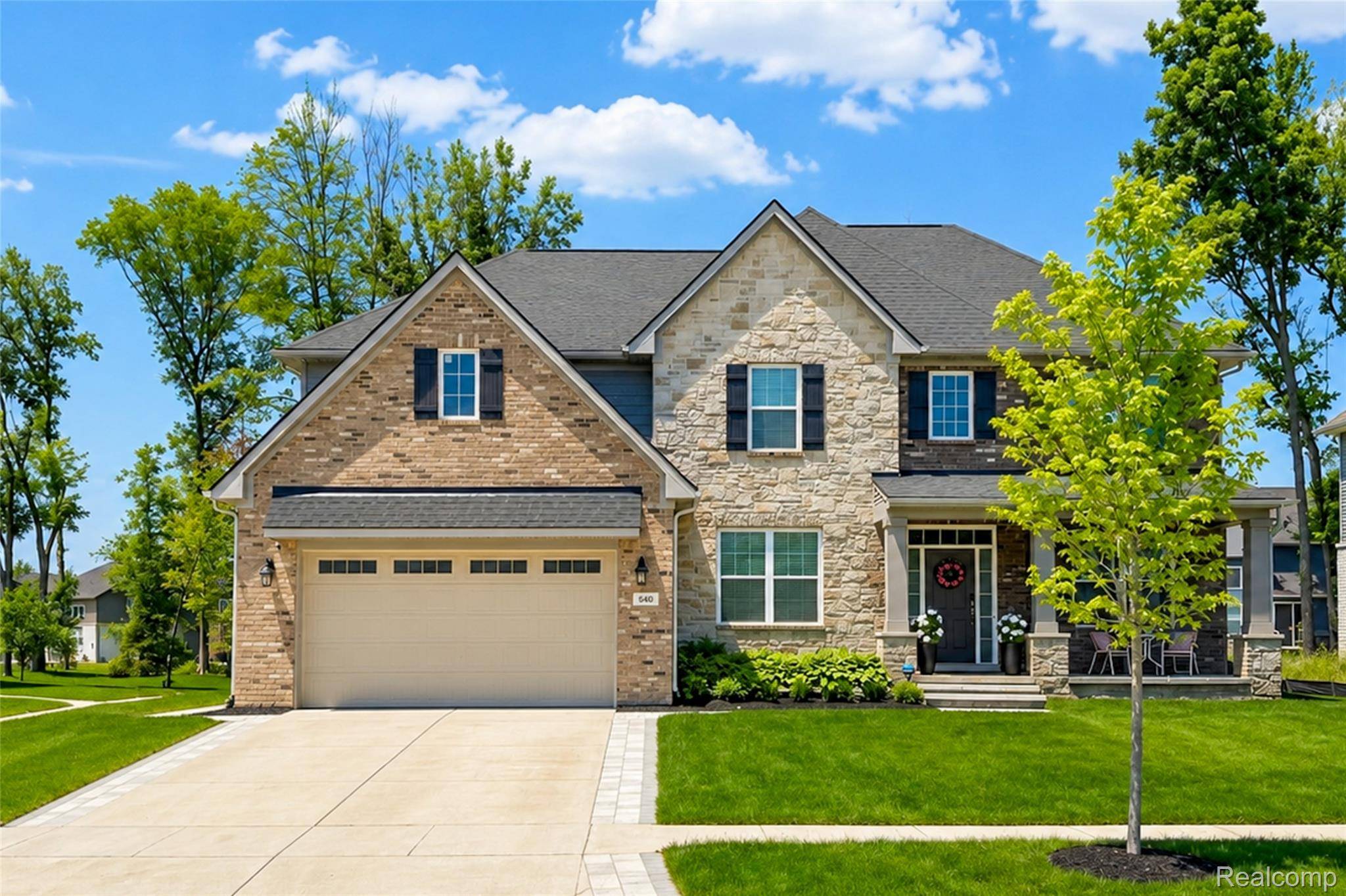 640 Allegheny DR, South Lyon, MI 48178