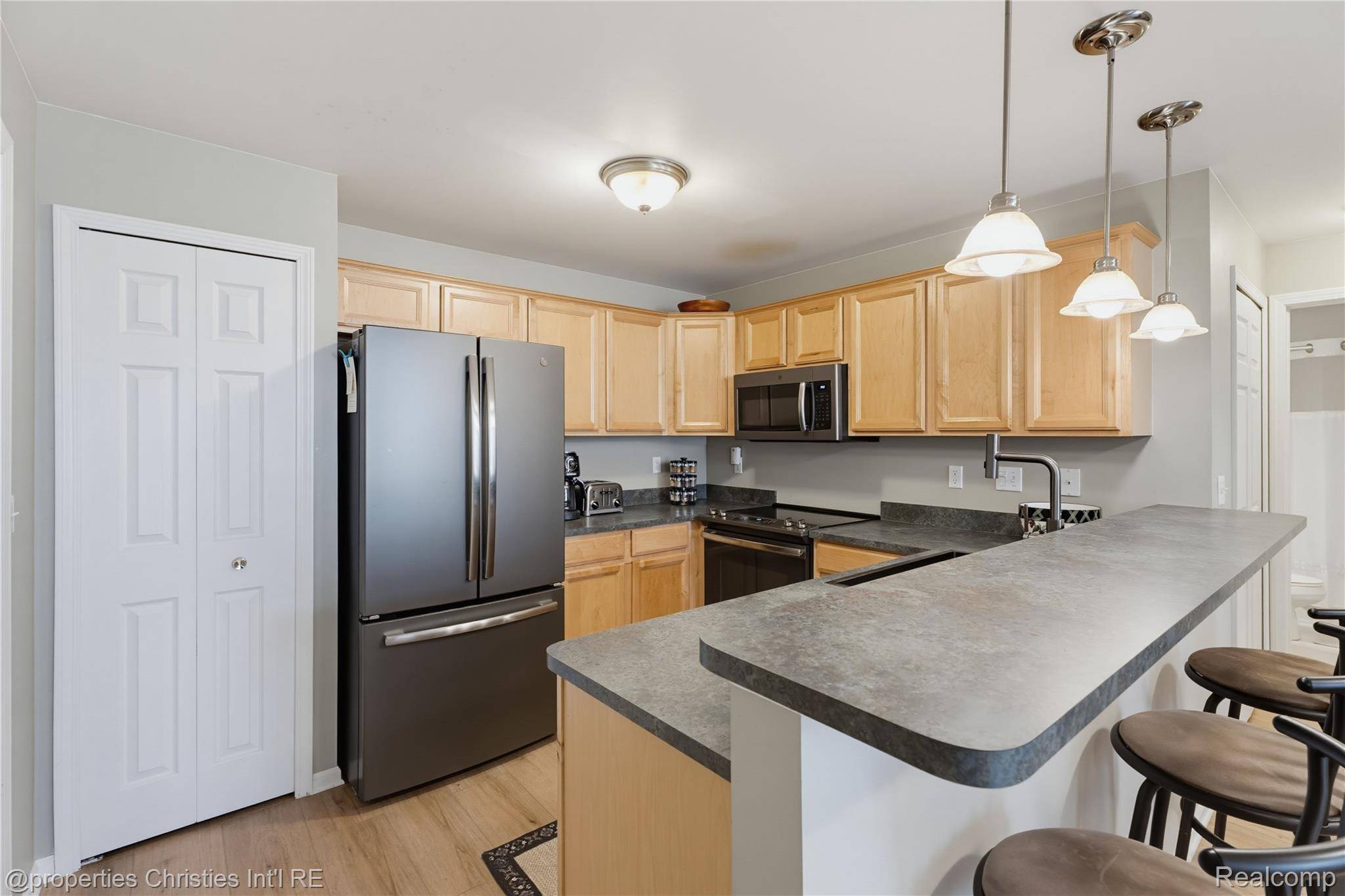 35104 Emma CIR, Commerce Charter Township, MI 48390