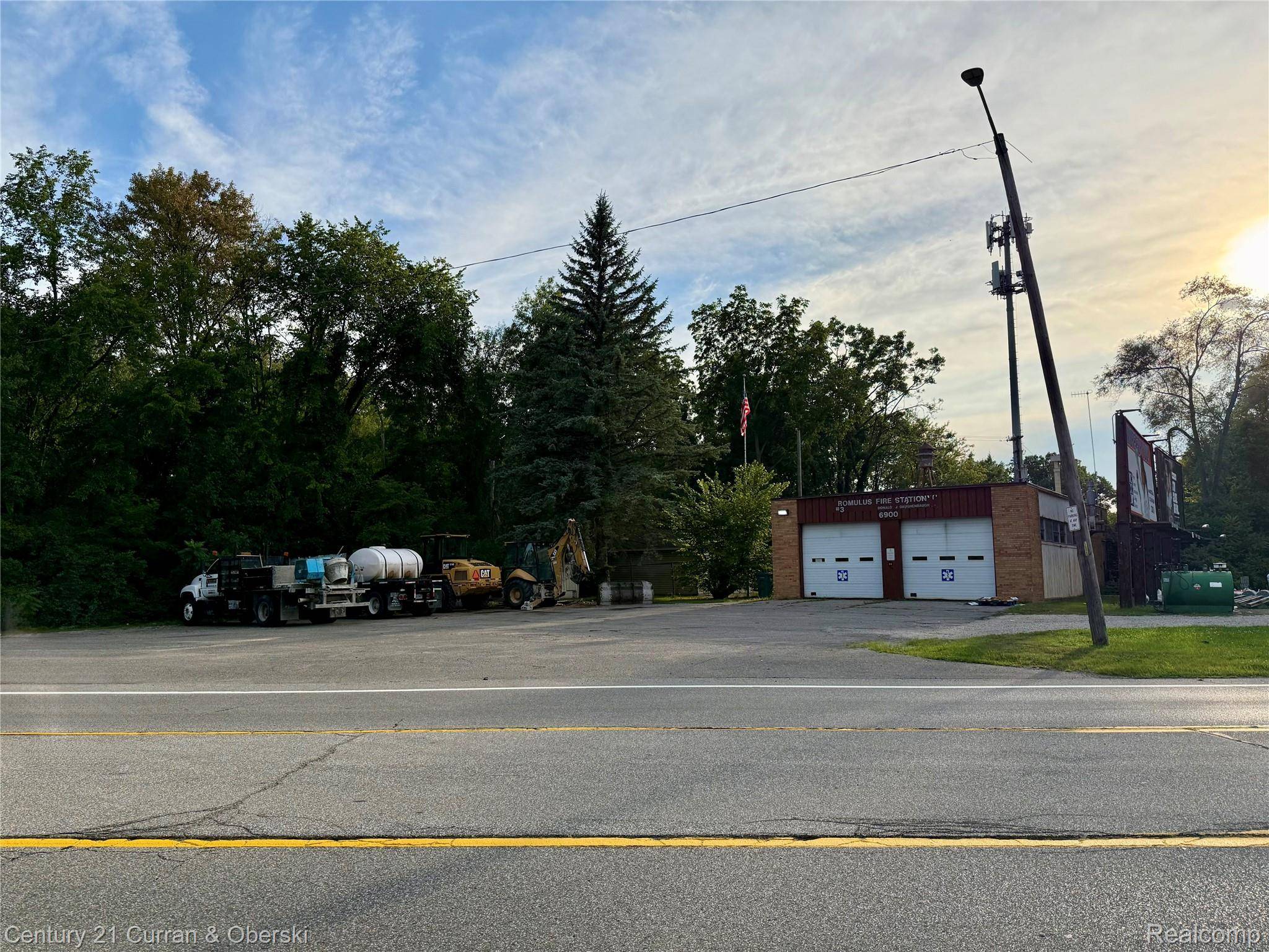 00 Wayne, Romulus, MI 48174