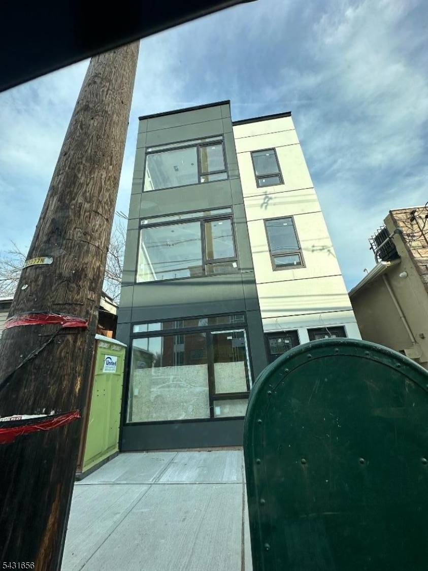 706 Bergen St, Newark City, NJ 07108