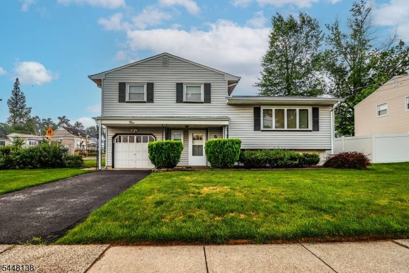 5 Thelma Ct, Woodbridge Twp., NJ 07067