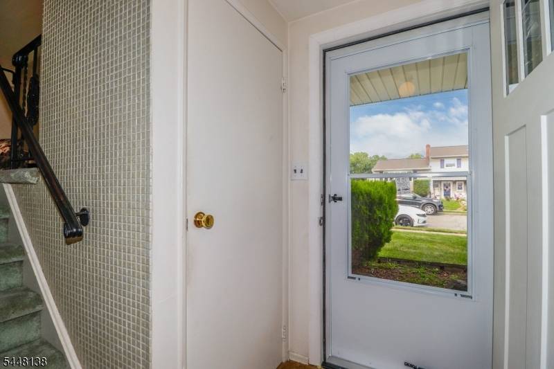 5 Thelma Ct, Woodbridge Twp., NJ 07067