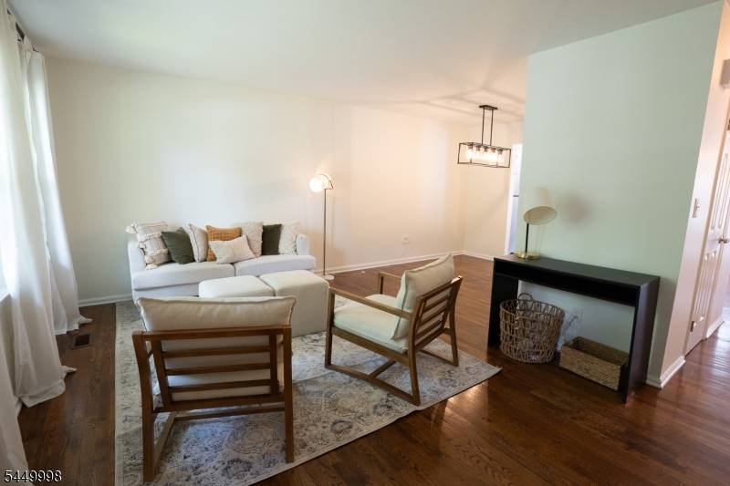 1304 Washington Cmn, Hillsborough Twp., NJ 08844
