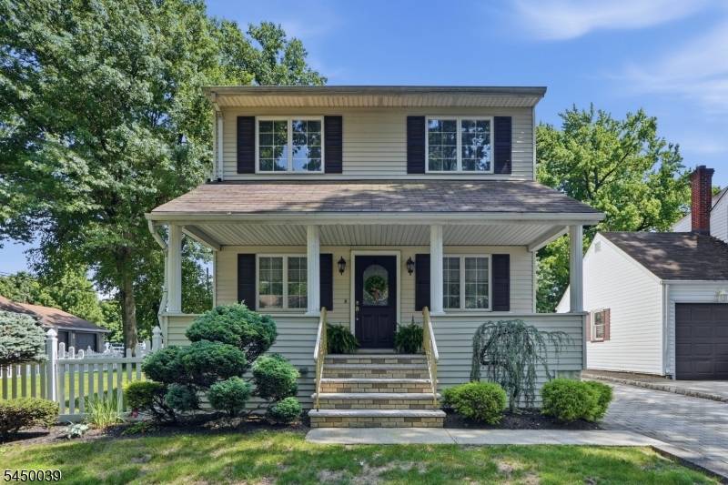 442 Riverview Dr, Totowa Boro, NJ 07512