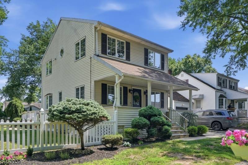 442 Riverview Dr, Totowa Boro, NJ 07512