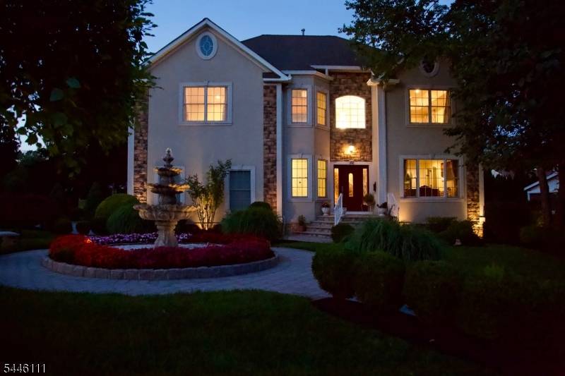 20 Hugenot St, East Hanover Twp., NJ 07936